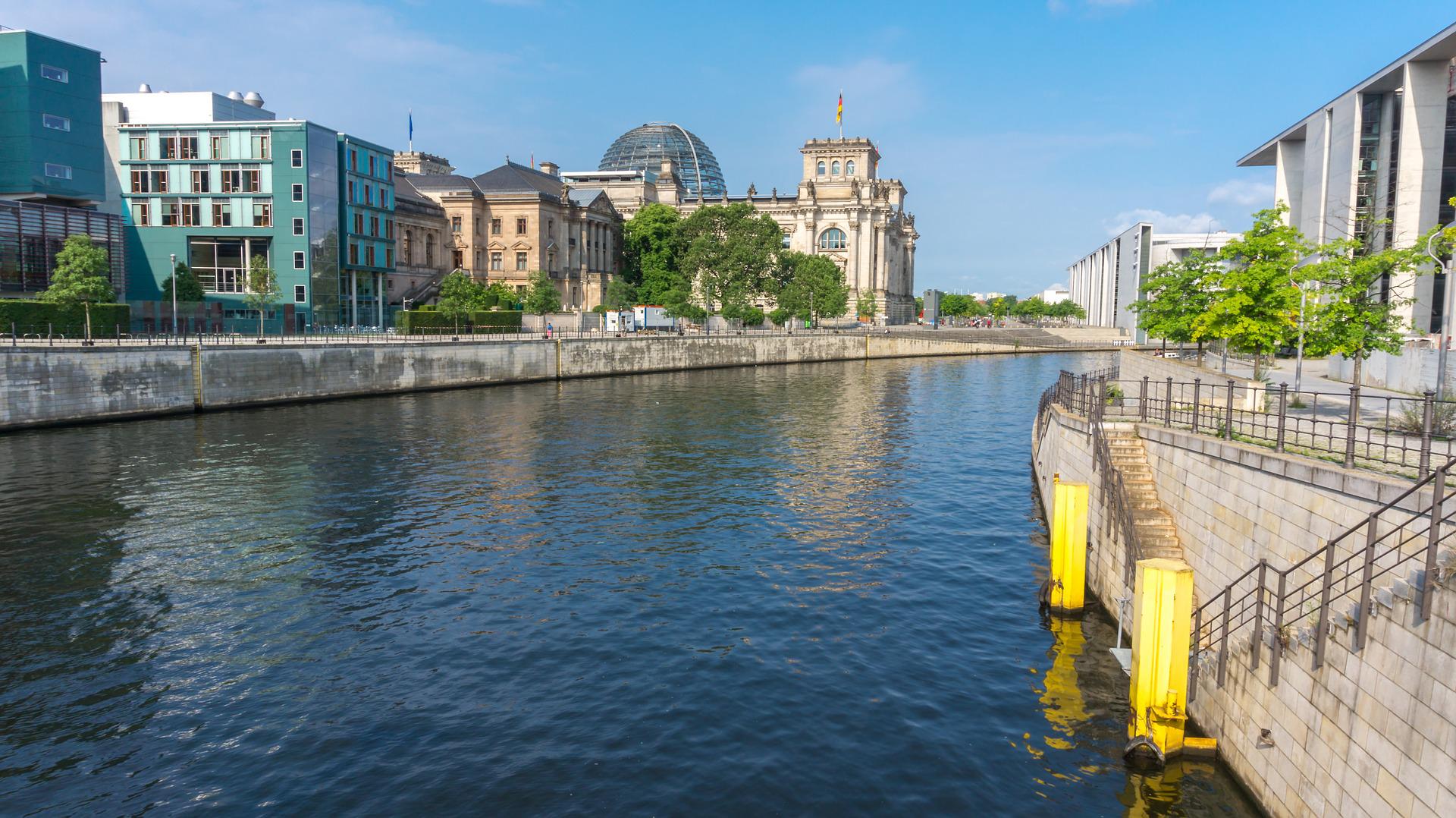 Berliner Innenstadt vom Wasser aus